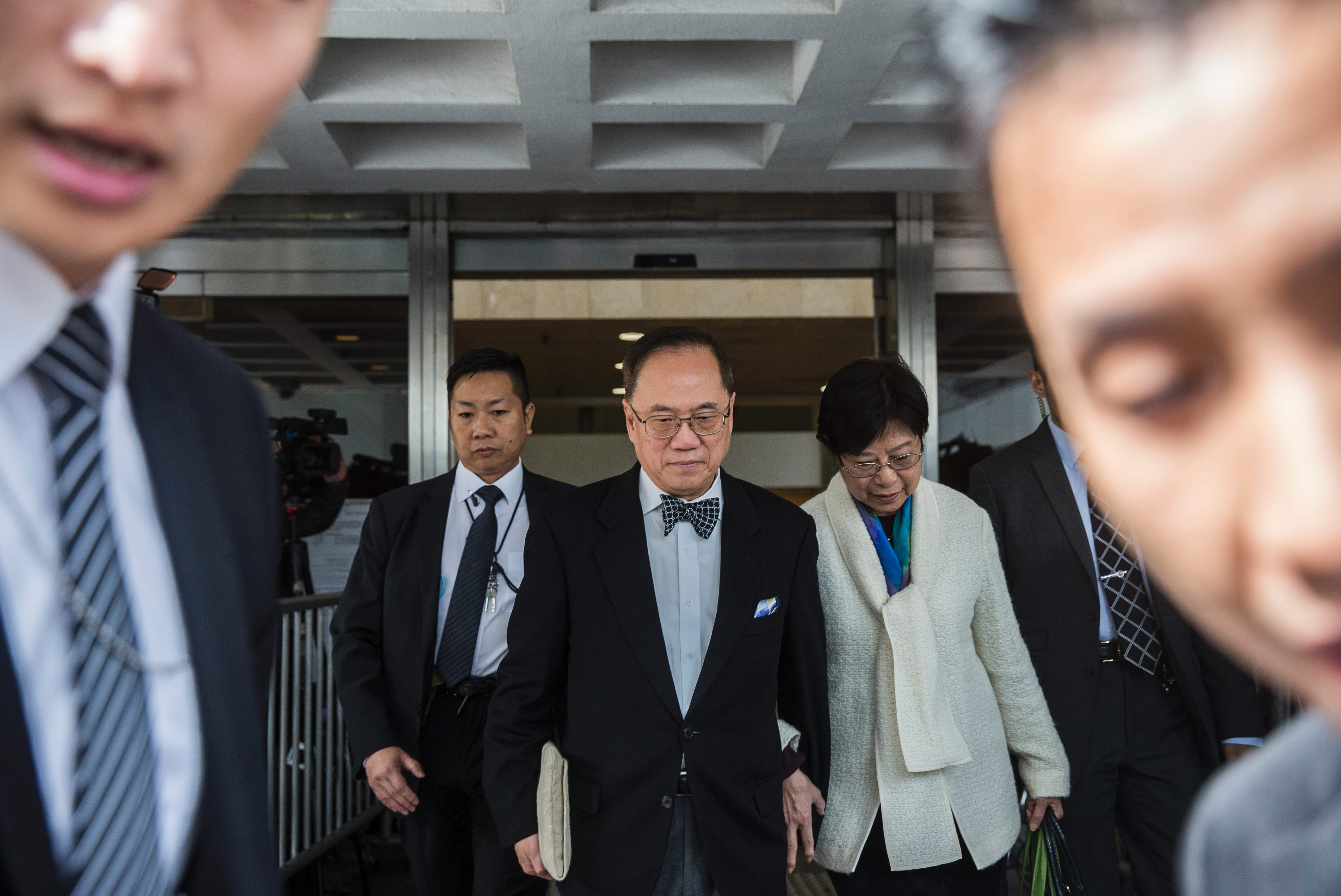 رئيس هونج كونج السابق يغادر المحكمة العليا
