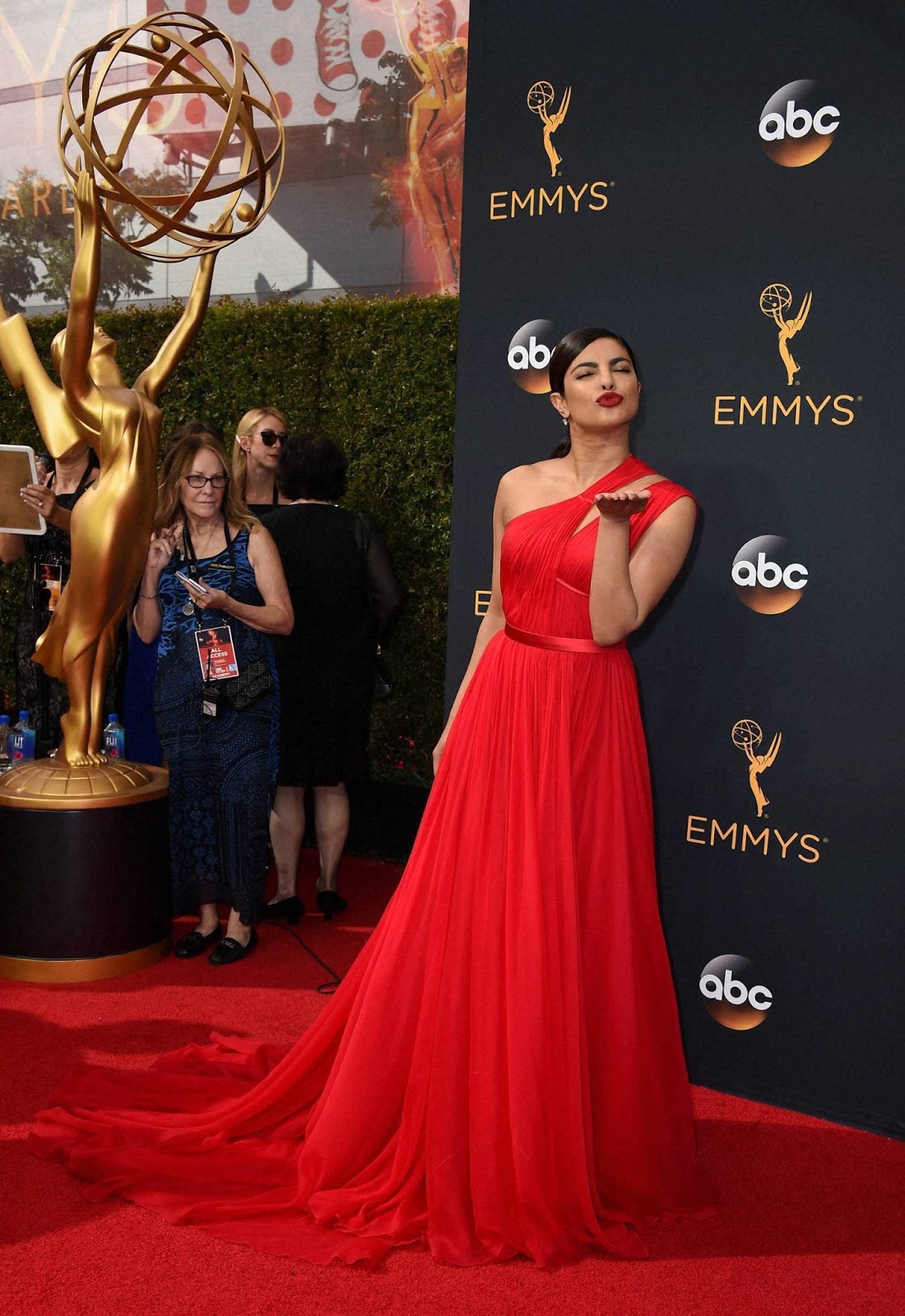 priyanka-chopra-Red-Dress-Photos-at-emmy-awards-18