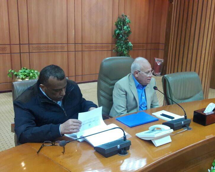 محافظ بورسعيد والسكرتير العام في اجتماع مع ممثلي المجلس الاقليمي للسكان