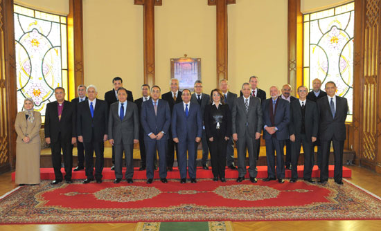 صورة تذكارية للرئيس مع ممثلي الجمعيات الأهلية