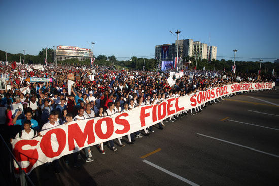 كوبا تكرم القائد فيدل كاسترو أثناء الاحتفال بعيد الثورة الـ58