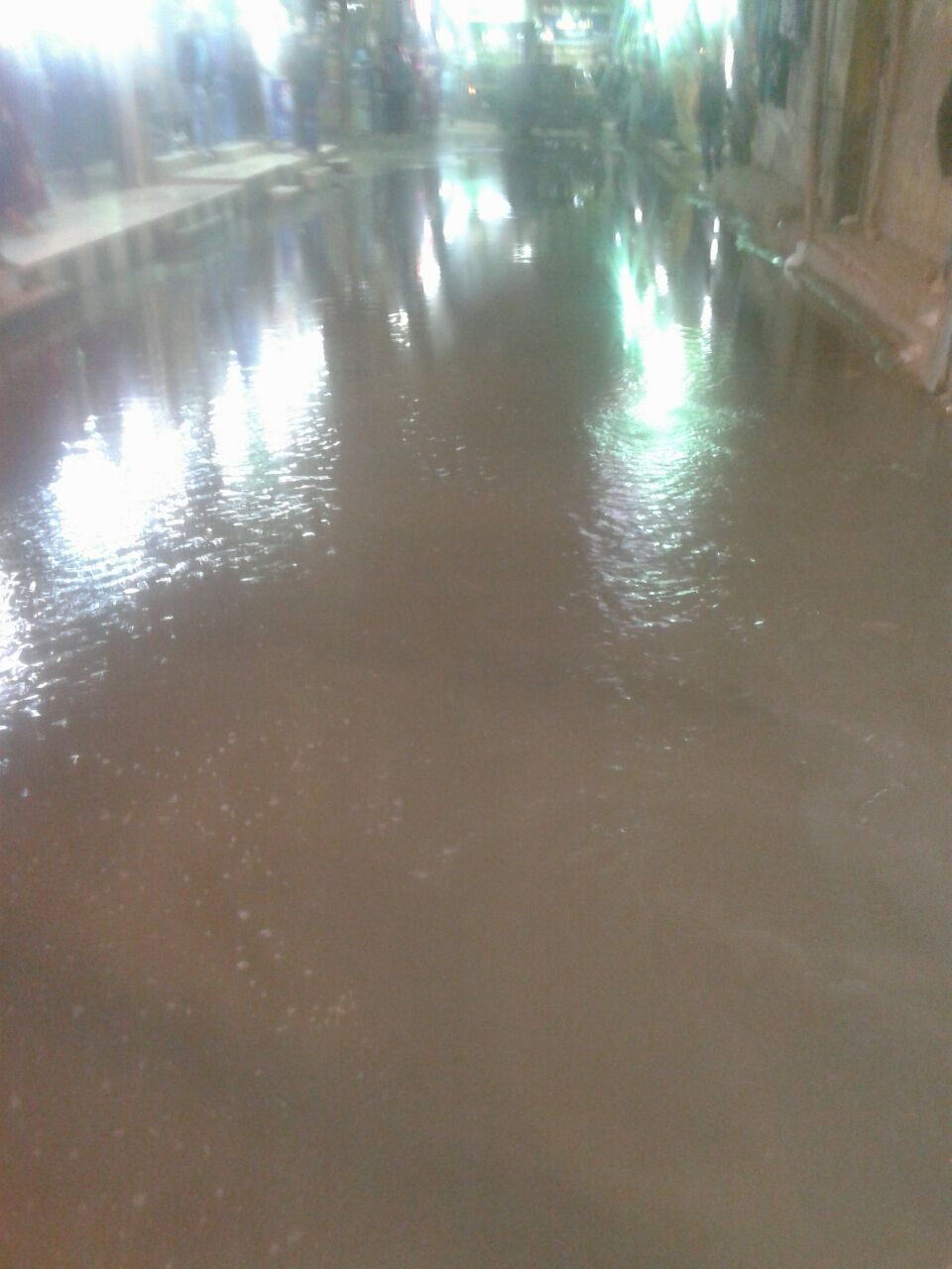 غرق الشارع بمياه الصرف الصحى