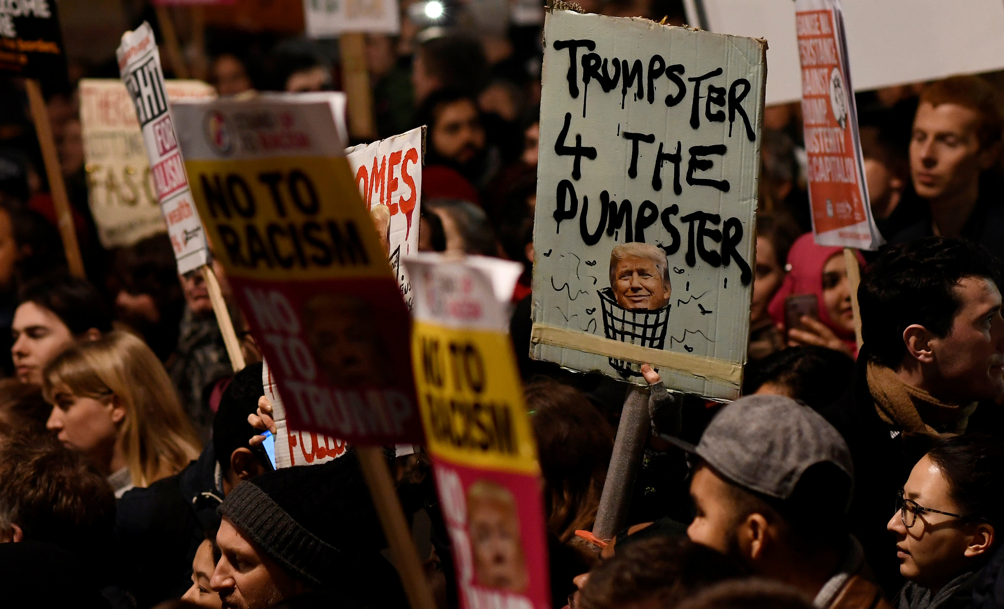 تظاهرات ضد الرئيس الأمريكى - رويترز