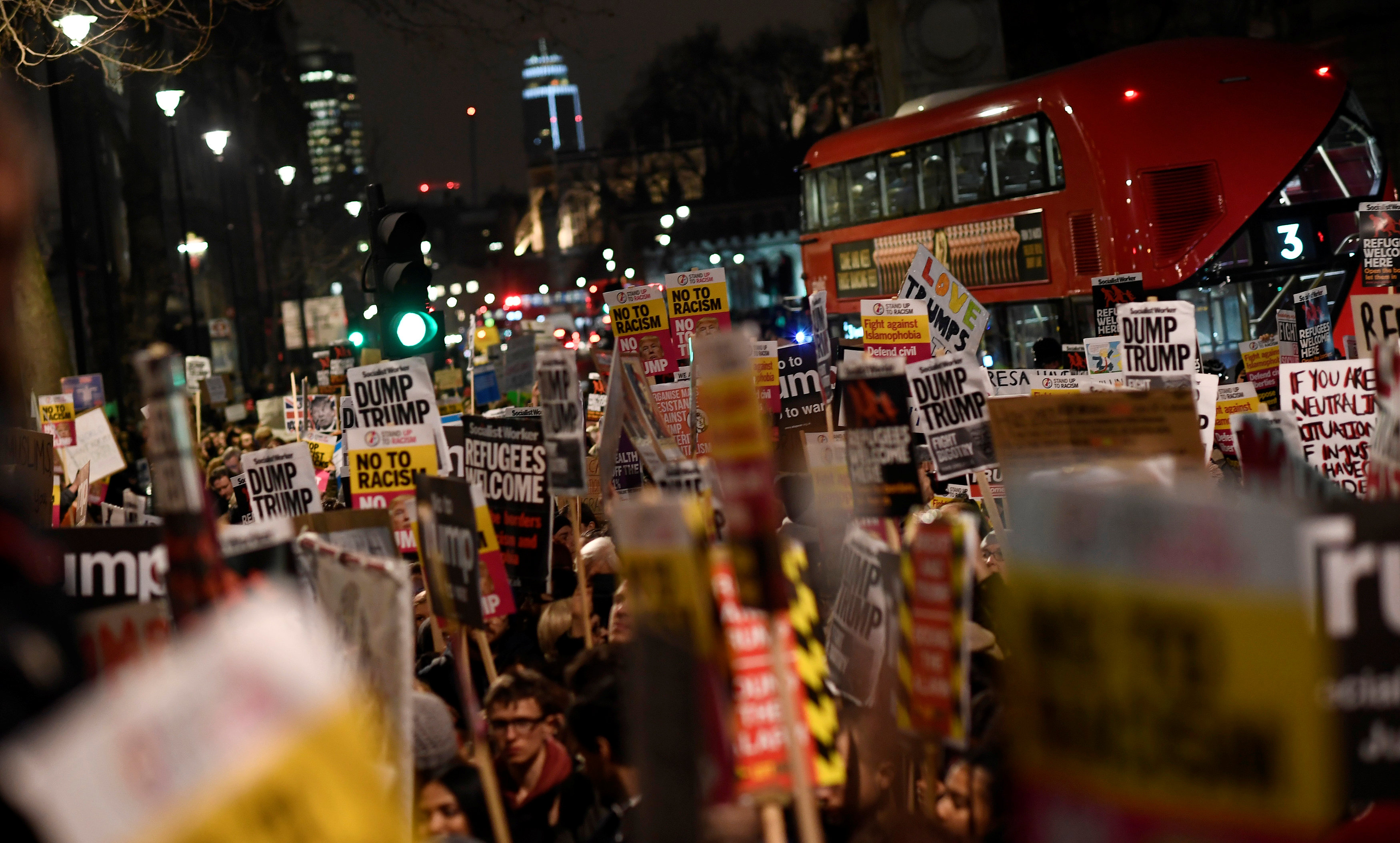 احتجاجات فى لندن ضد ترامب- رويترز
