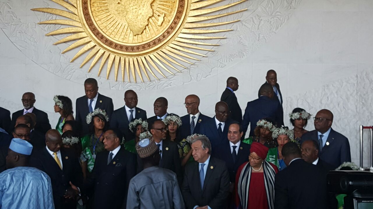 2 السيسي والقادة الأفارقة يلتقطون صورا تذكارية بمقر الاتحاد الأفريقي قبيل الجلسة الافتتاحية للقمة
