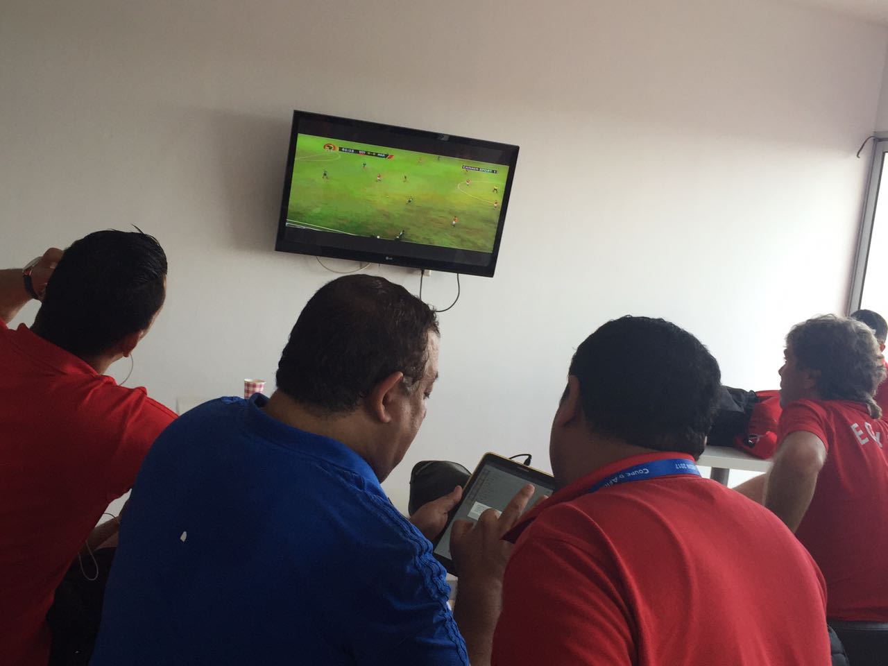 جهاز الفراعنة يشاهد إعادة مباراة المغرب