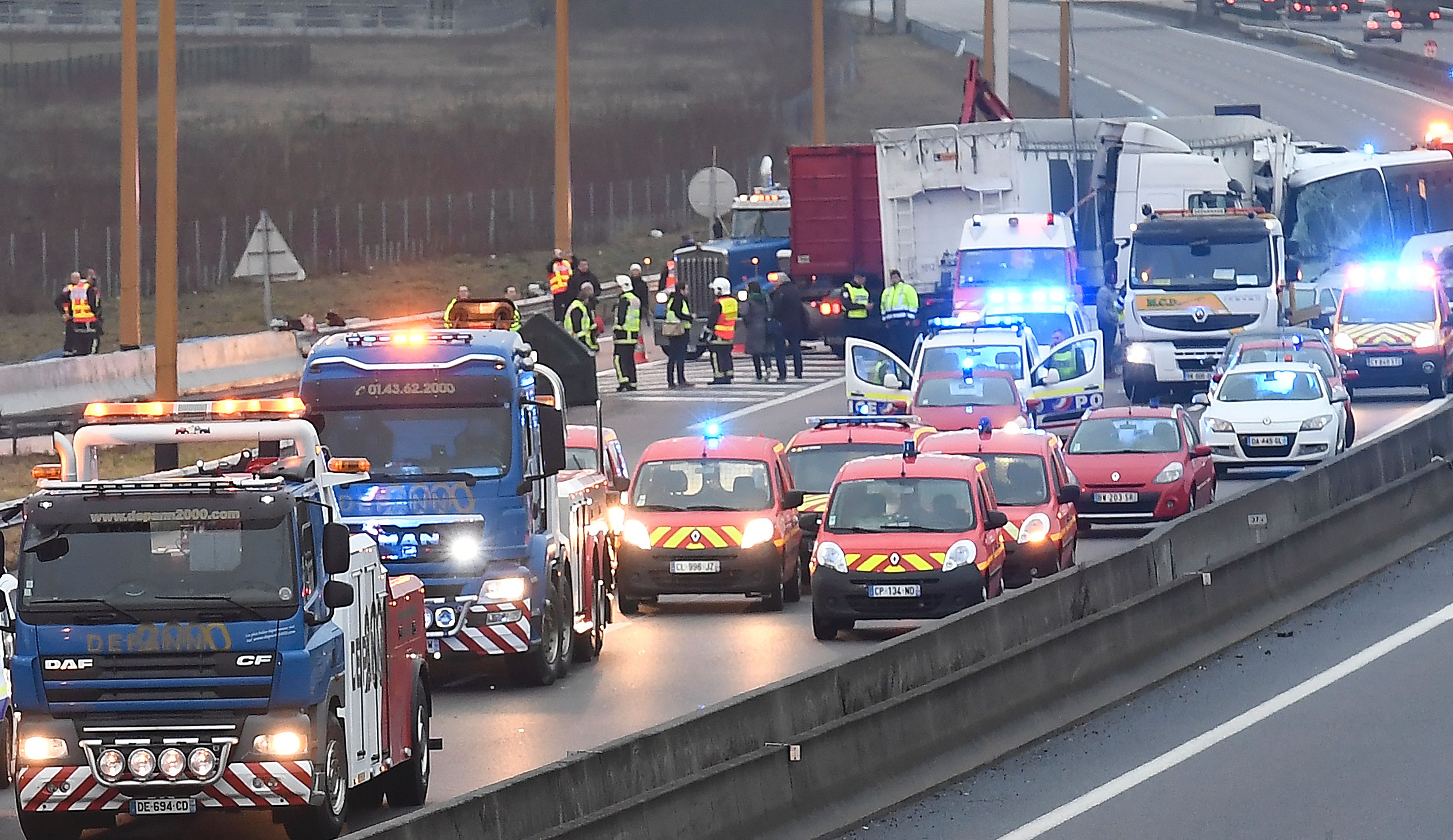 توقف حركة السير على الطريق السريع جنوب غرب باريس بسبب حادث التصادم