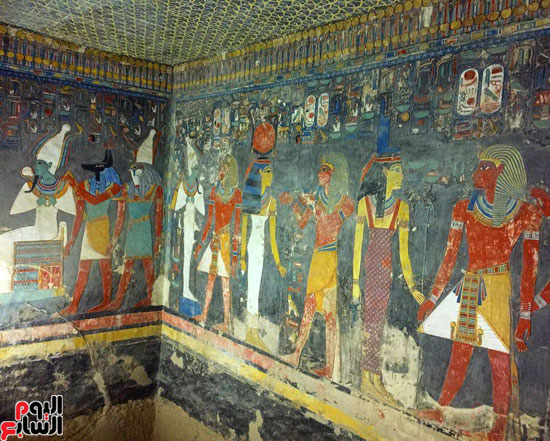 النقوش والرسومات داخل المقابر الملكية غرب الاقصر