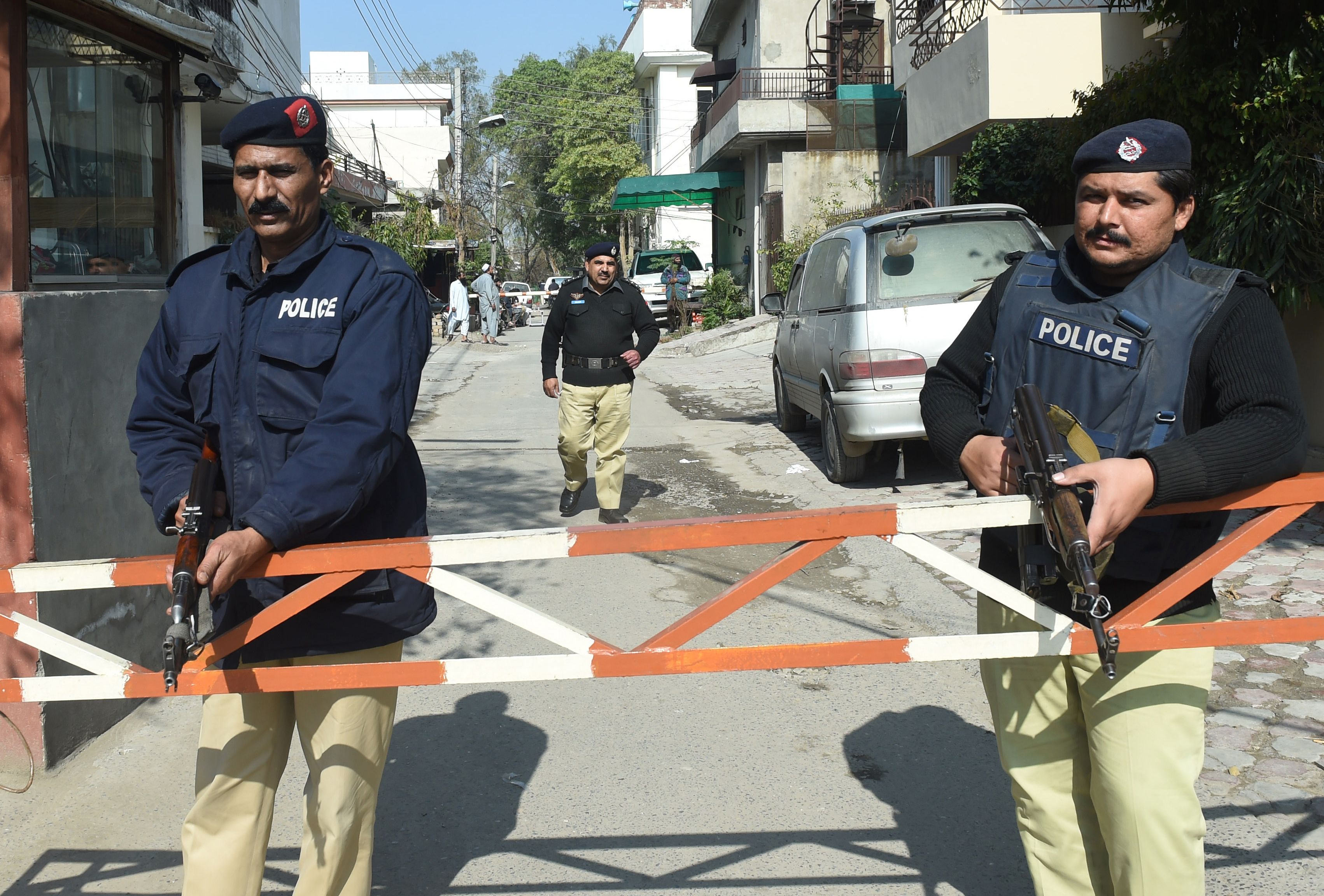 الشرطة الباكستانية تؤمن منزل احتجاز زعيم جماعة الدعوة حافظ سعيد