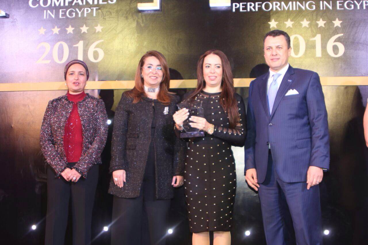 غادة والي تكرم أقوى 50 سيدة في مؤسسات الأعمال بالسوق المصري  (1)