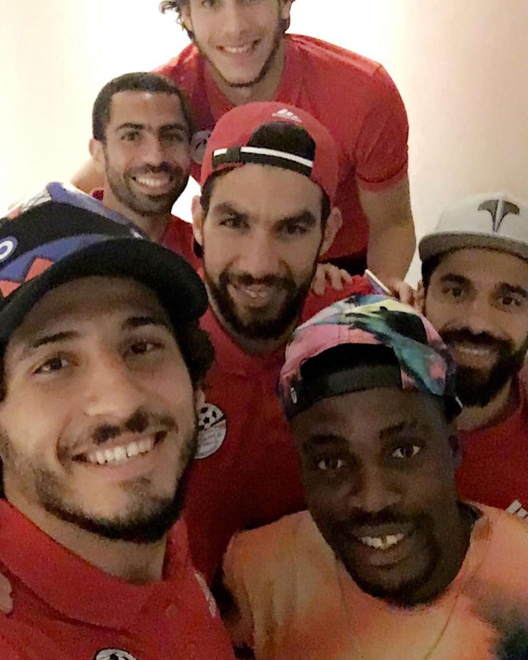 إيفونا مع لاعبى المنتخب المصرى