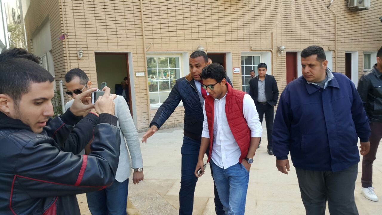 احمد حمودي يصل الاهلي بعد التوقيع للنادي رسمياً (2)