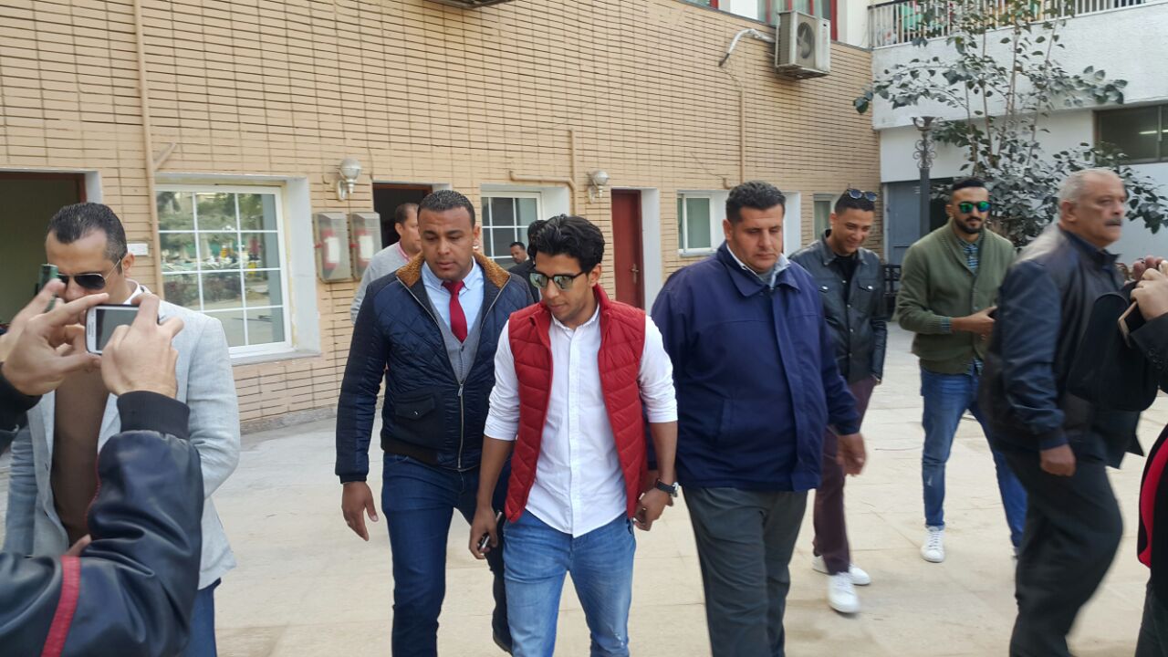 احمد حمودي يصل الاهلي بعد التوقيع للنادي رسمياً (5)