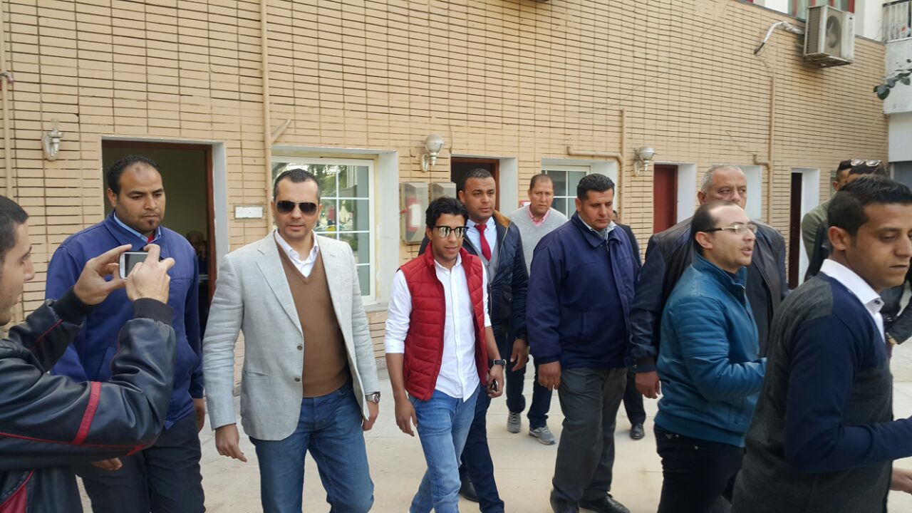 احمد حمودي يصل الاهلي بعد التوقيع للنادي رسمياً (3)