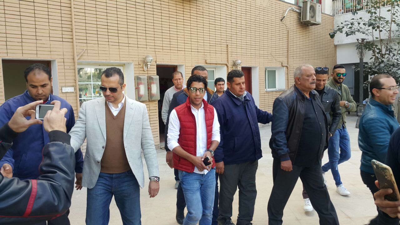احمد حمودي يصل الاهلي بعد التوقيع للنادي رسمياً (4)