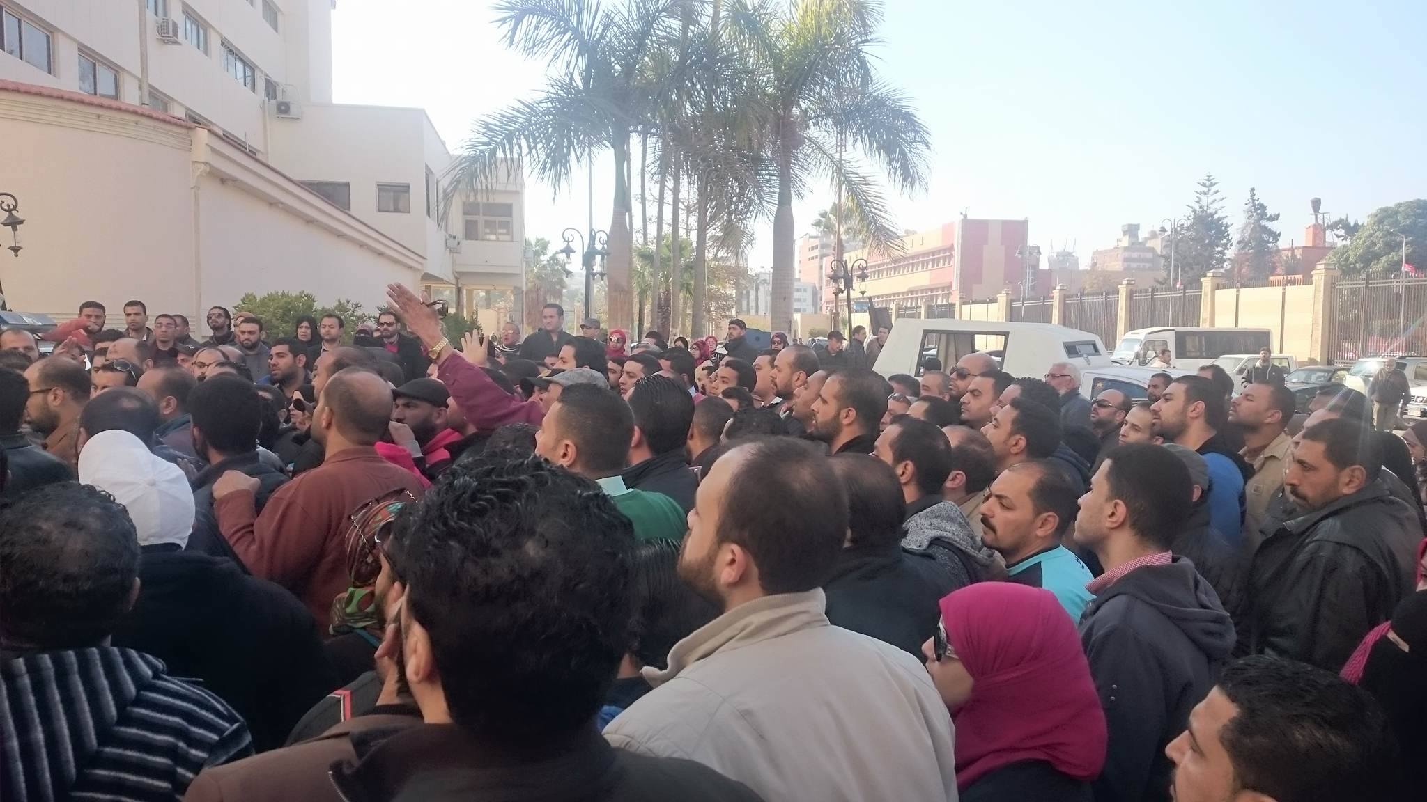 تظاهرة للمستبعدين من الاسكان التعاوني امام ديوان عام محافظة بورسعيد  5