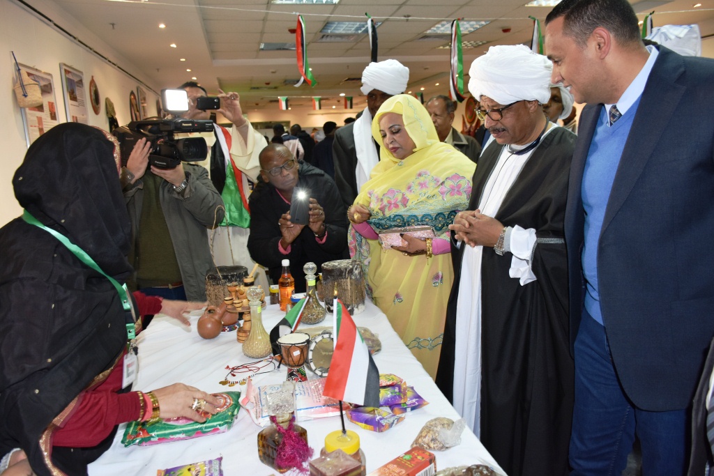 جانب من احتفالات السودانيين بأسوان