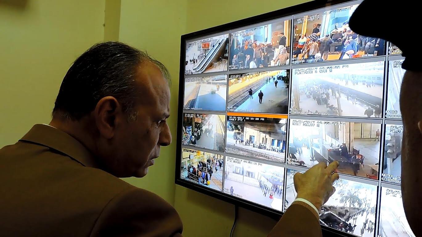 مساعد وزير الداخلية لشرطة النقل يتابع الكاميرات