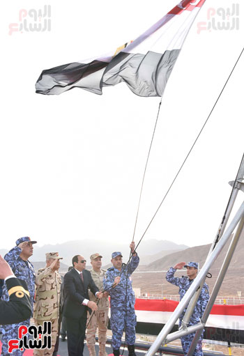 العلم المصرى يرفرف فوق الميسترال