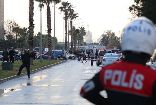 الشرطة التركية تطوق محيط الانفجار بالقرب من محكمة ازمير