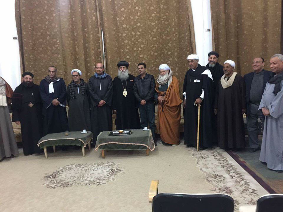 3- المحافظ والقيادات في جولات علي الكنائس لتقديم التهاني