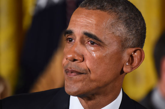  تأثر أوباما مع تسليمه بيانا ضد العنف المسلح فى الولايات المتحدة (5 يناير 2016)