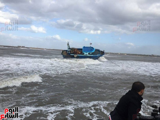  إحدى المراكب الشاحطة بسبب سوء حالة بوغاز رشيد