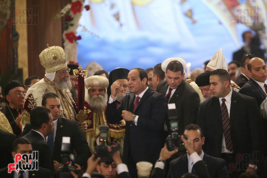  الرئيس السيسي يعلن التبرع لصالح بناء الكنيسة والمسجد بالعاصمة الإدارية