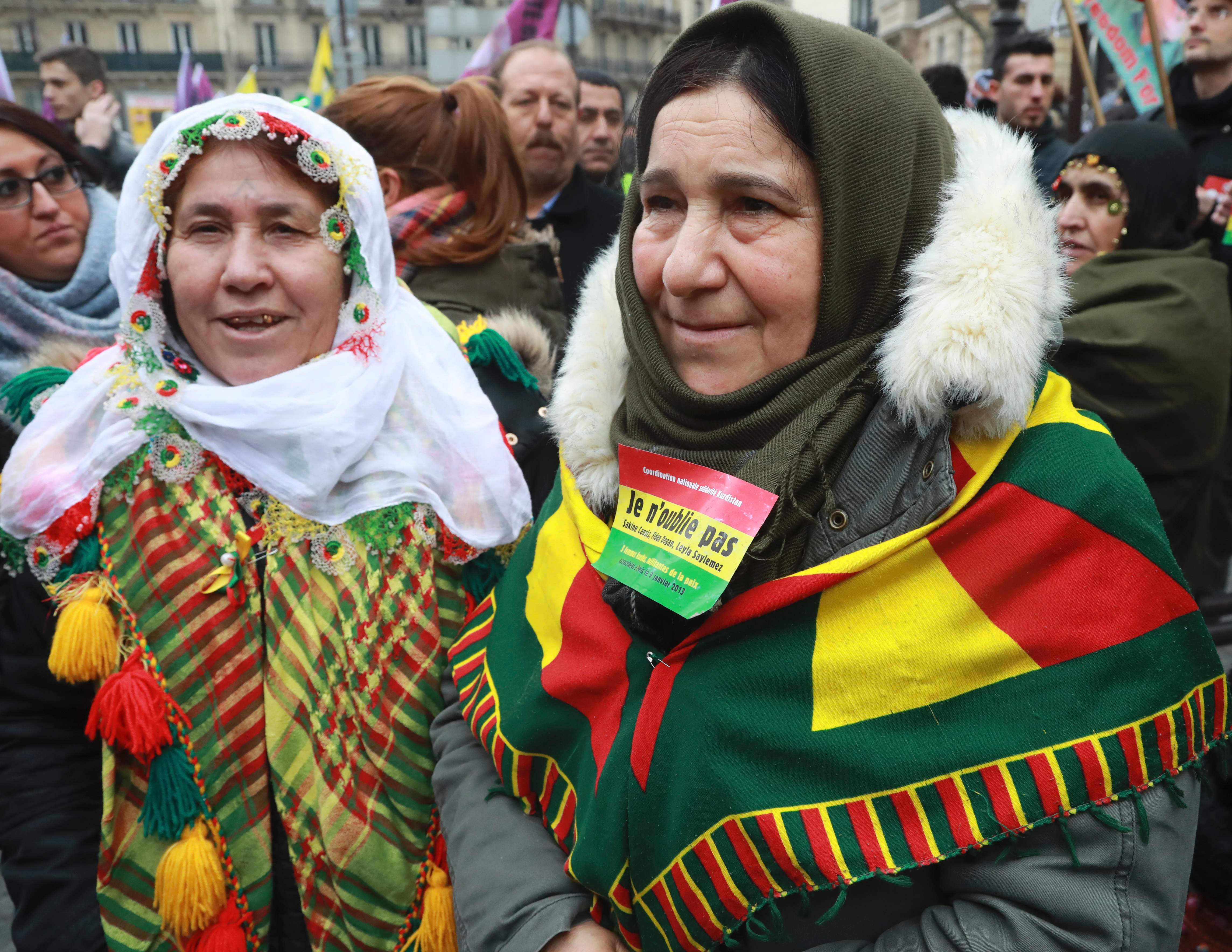 آلاف الأكراد ينظمون مظاهرات فى باريس 