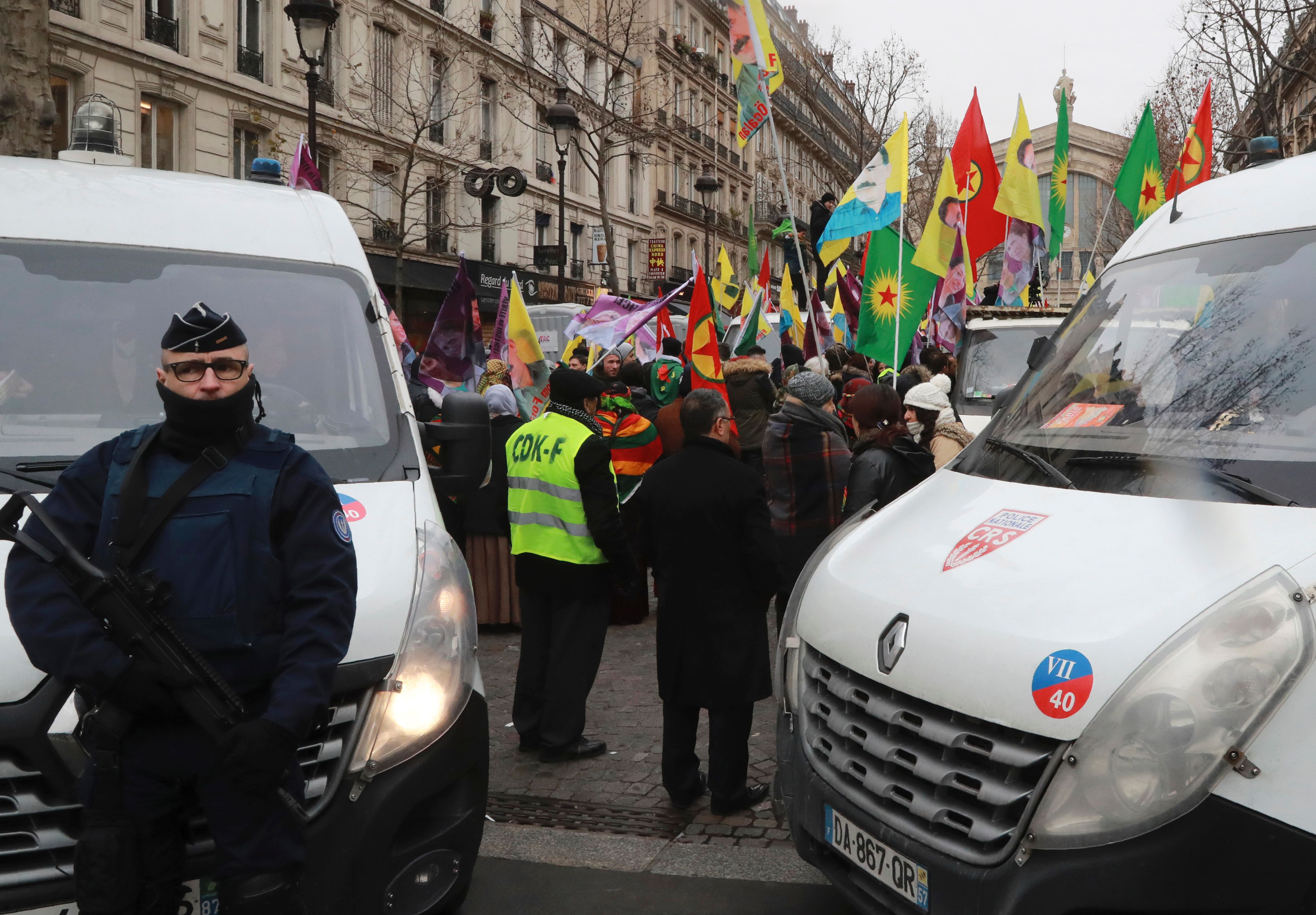 الشرطة الفرنسية وسط المظاهرات