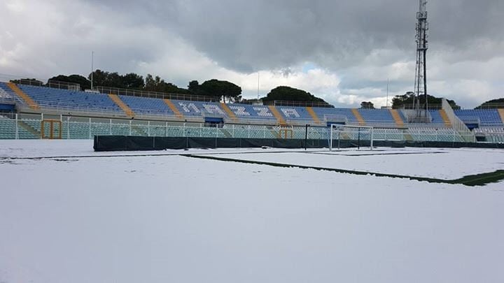 ملعب بيسكارا تغطيه الثلوج