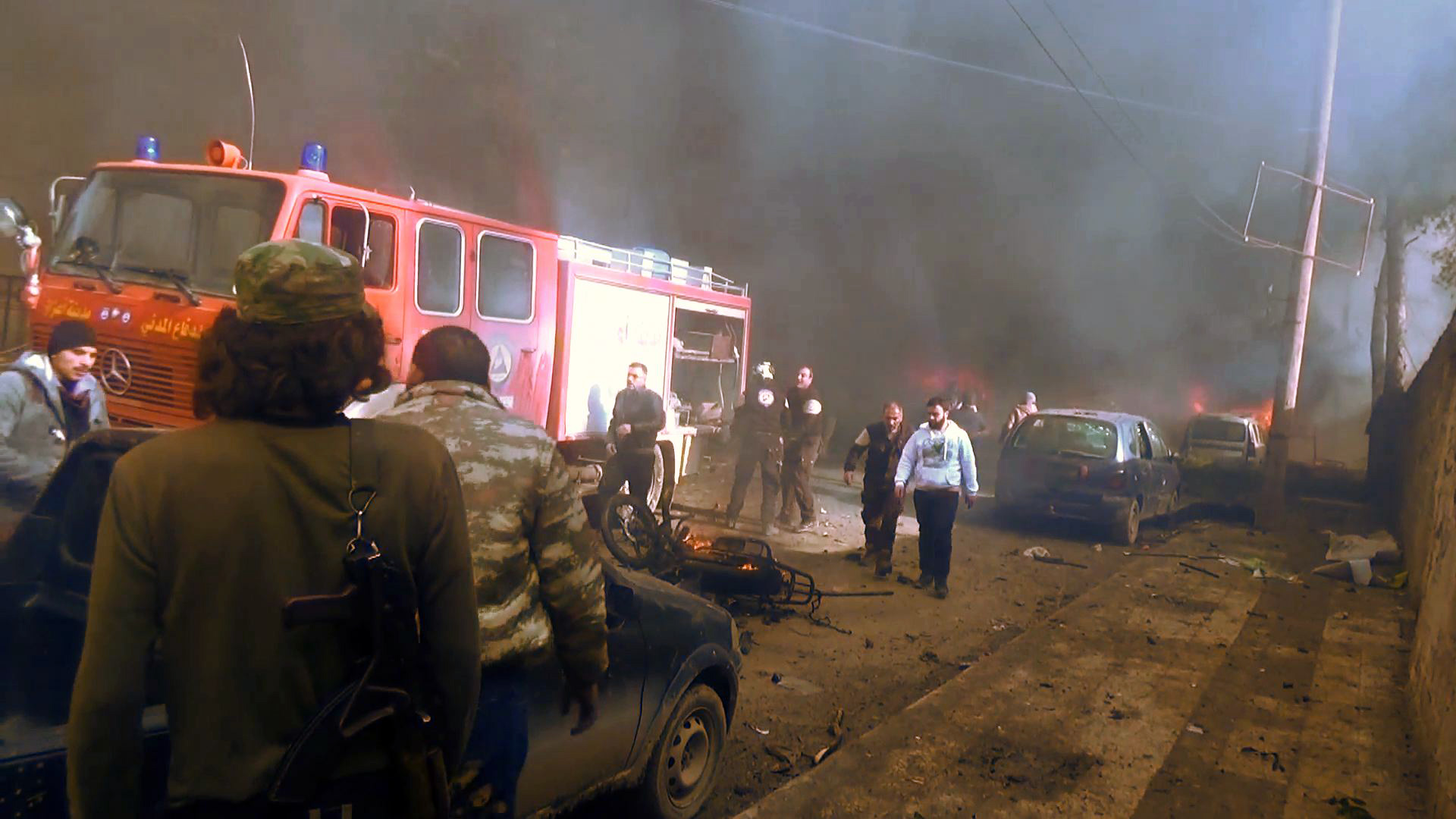 انفجار سيارة مفخخة فى مدينة أعزاز بريف حلب - أ ف ب  (4)