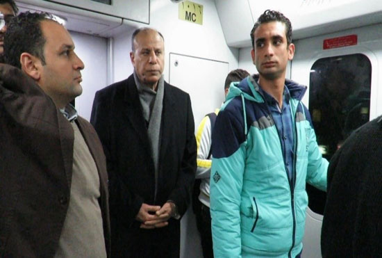 اللواء محمد يوسف داخل مترو الانفاق