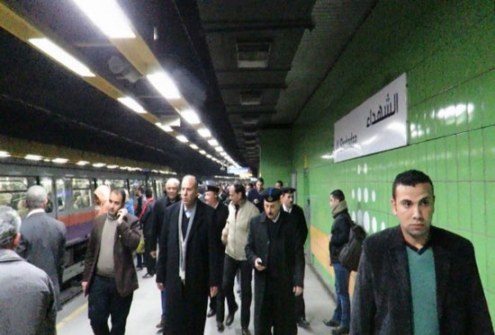 اللواء محمد يوسف يتفقد الخدمات الامنيه بمحطة مترو الشهداء