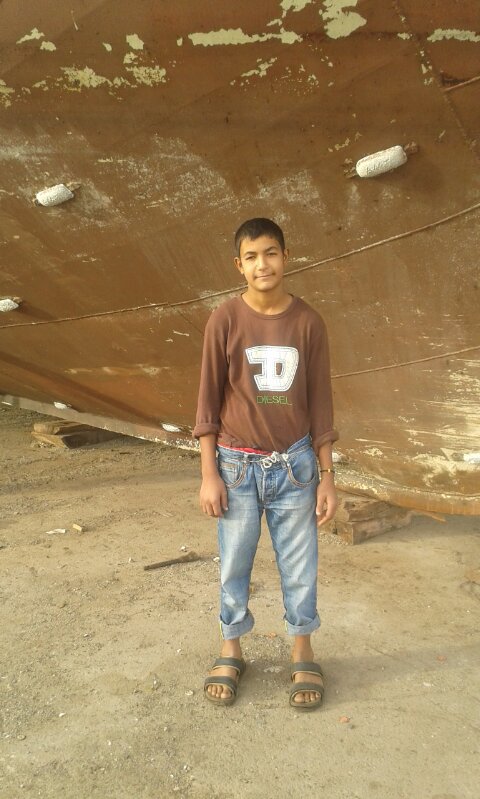 3- عمرو حمدى أحد الصيادين المحتجزين بتونس