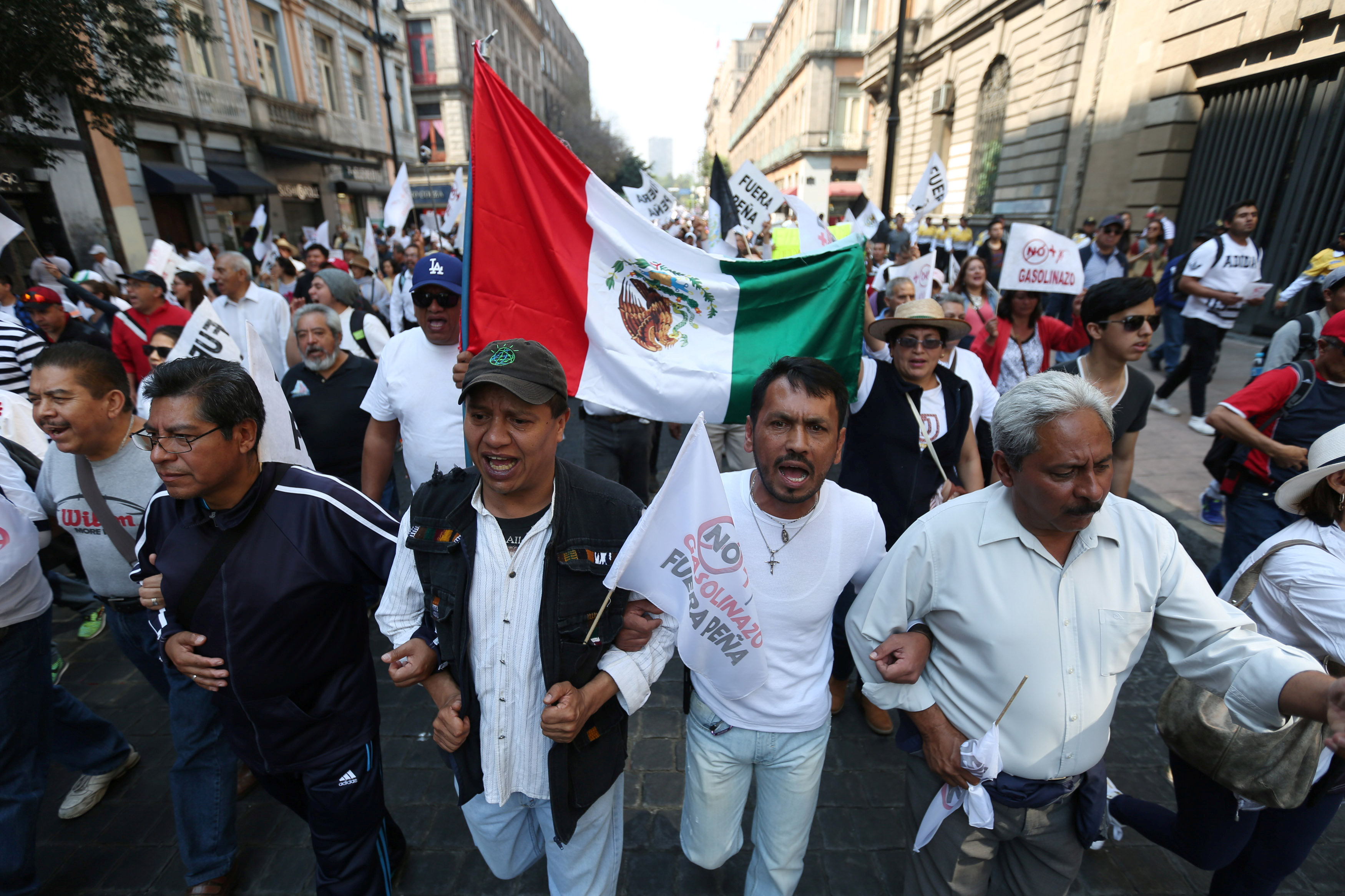 مظاهرات فى المكسيك بسبب رفع أسعار الوقود