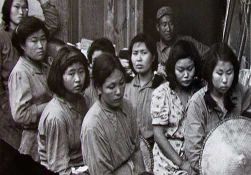 نساء المتعة الكوريات الجنوبيات اللواتى ارغمن على العمل فى بيوت الدعارة التابعة للجيش اليابانى