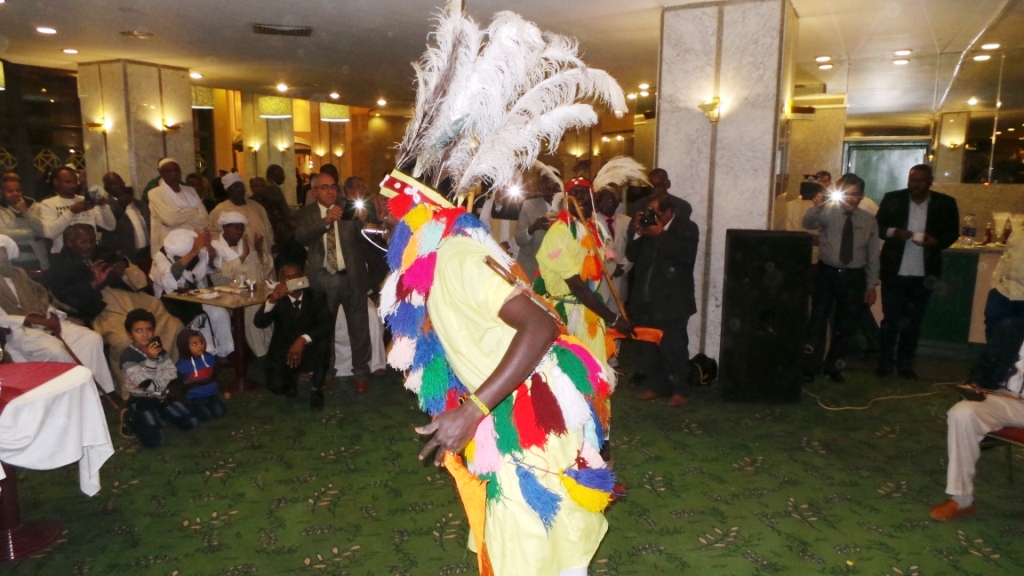 فرقة سودانية تقدم رقصات إفريقية