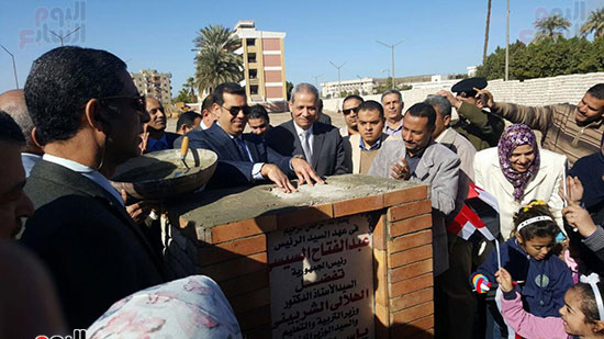 محافظ-أسيوط-خلال-مشاركته-وضع-حجر-الأساس محافظ-أسيوط-خلال-مشاركته-وضع-حجر-الأساس