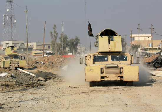 مصفحات الجيش العراقى فى الموصل بعد مواجهات مع داعش
