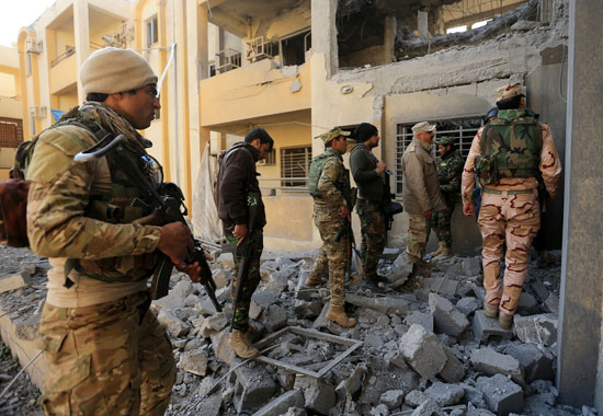 انتشار قوات الجيش العراقى فى الموصل بعد مواجهات مع داعش