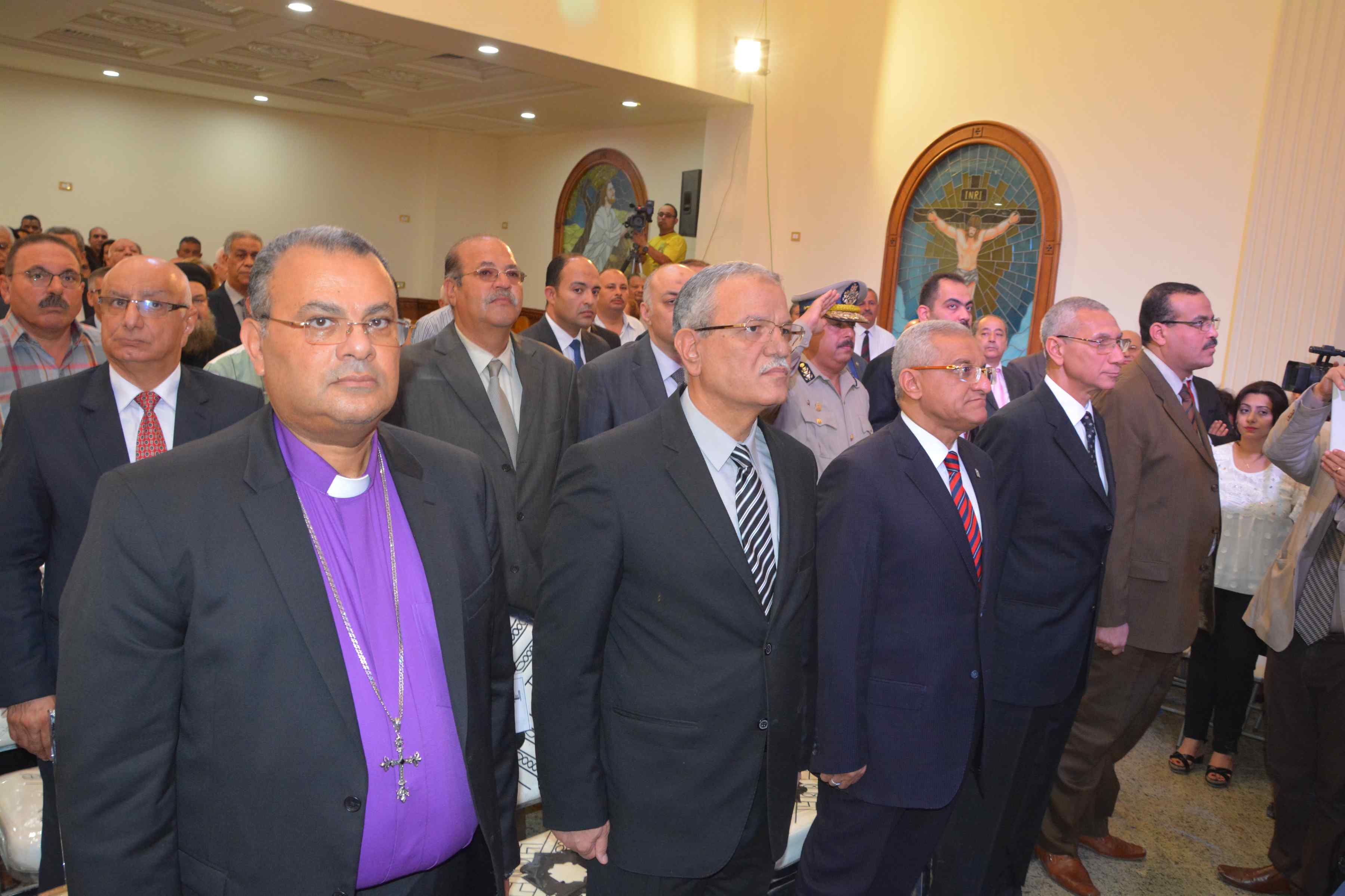 محافظ المنيا يفتتح أعمال إعادة بناء الكنيسة الإنجيلية  (5)