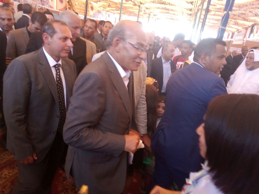 وزيرا الزراعة والشباب والرياضة خلال مهرجان النخلة الكريمة (13)