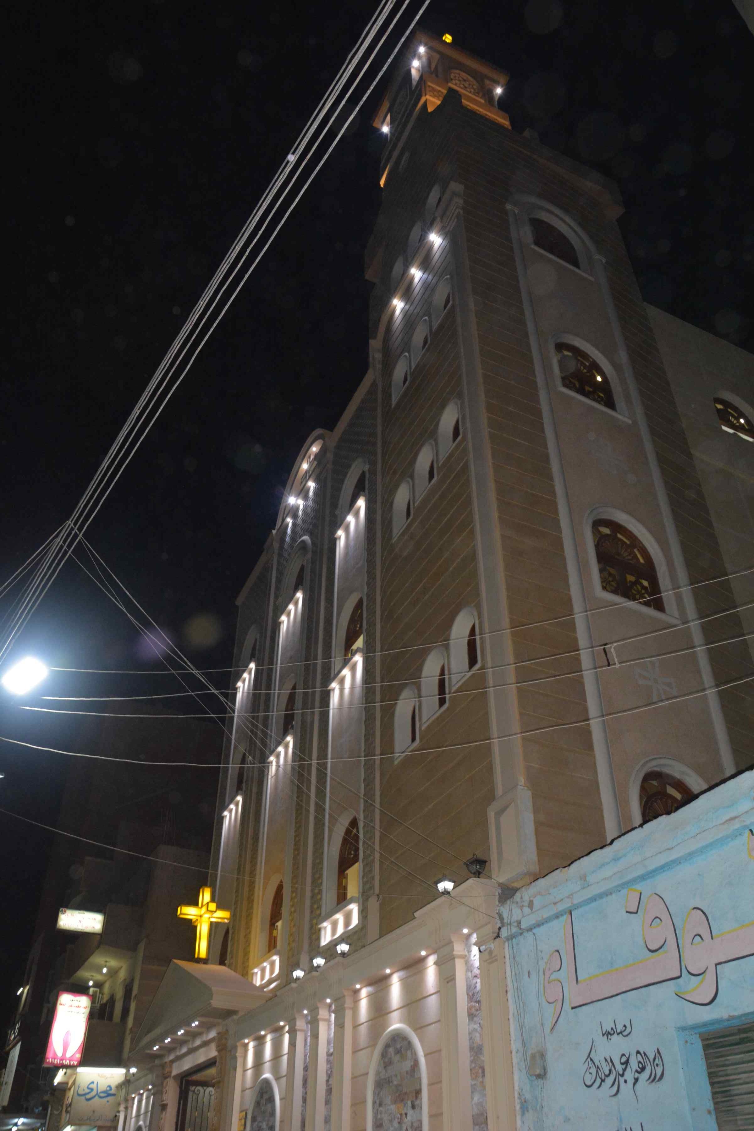 محافظ المنيا يفتتح أعمال إعادة بناء الكنيسة الإنجيلية  (9)
