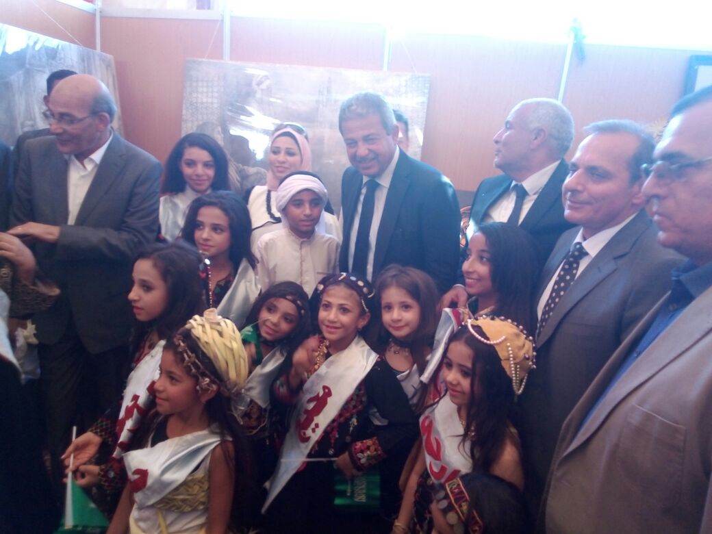 وزيرا الزراعة والشباب والرياضة خلال مهرجان النخلة الكريمة (8)