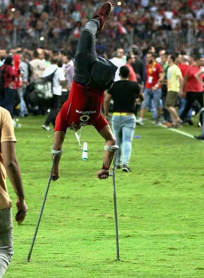 صورة الشاب المعاق فى مباراة مصر