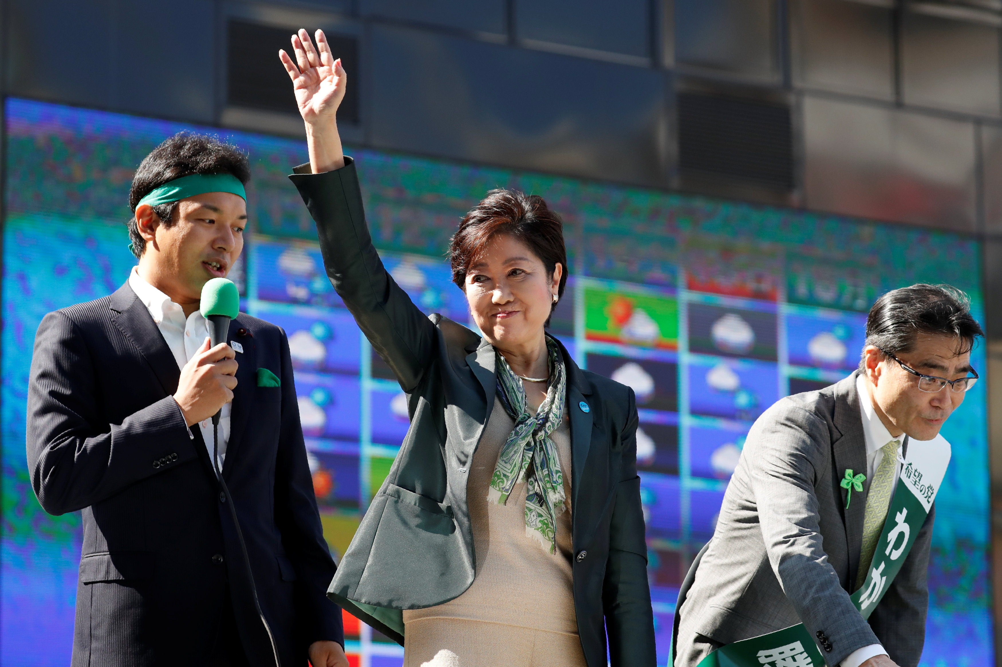 قادة حزب الأمل اليابانى برفقة حاكمة طوكيو
