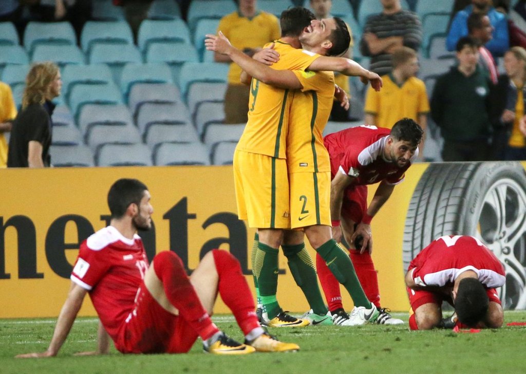 احتفال لاعبي استراليا وسط حسرة نجوم سوريا