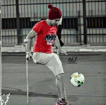 محمود يلعب الكرة