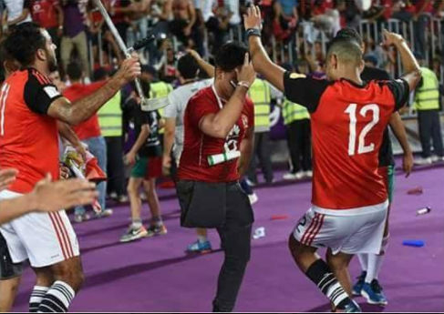 يرقص مع مؤمن زكريا وكهربا يرقص مع مؤمن زكريا وكهربا